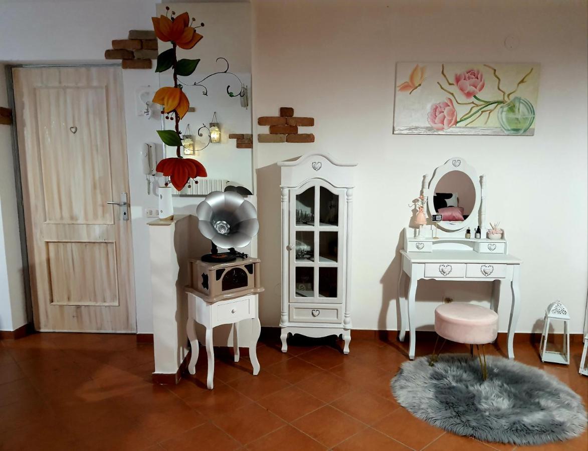 Shabby Chic Rooms Con Cucina E Giardino Privato Pomarico Exterior photo