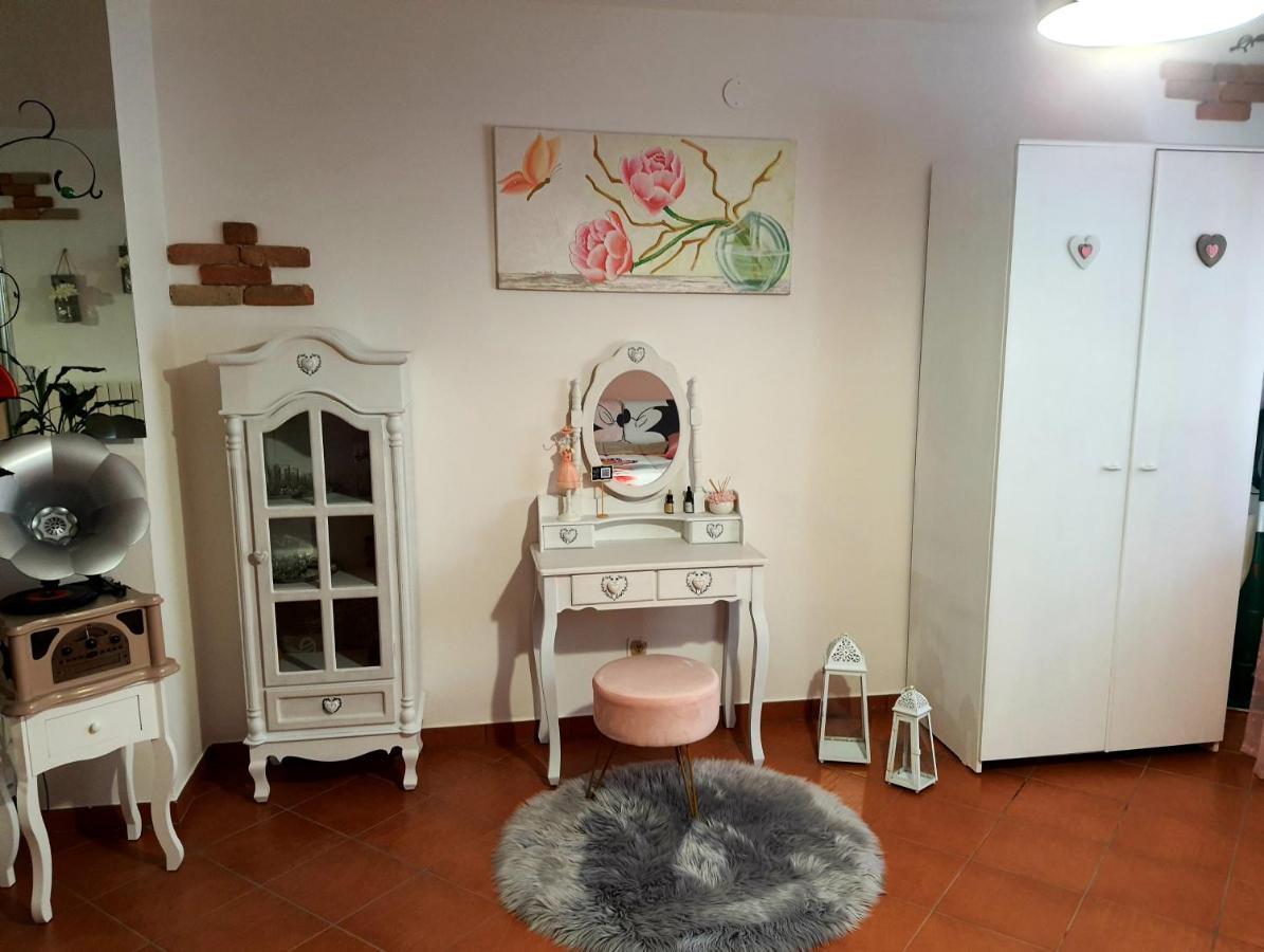 Shabby Chic Rooms Con Cucina E Giardino Privato Pomarico Exterior photo
