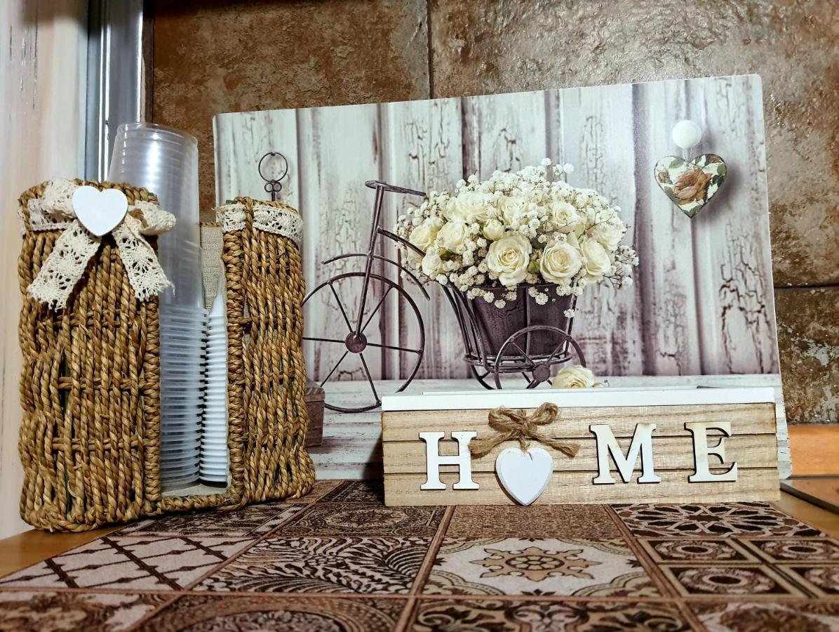 Shabby Chic Rooms Con Cucina E Giardino Privato Pomarico Exterior photo