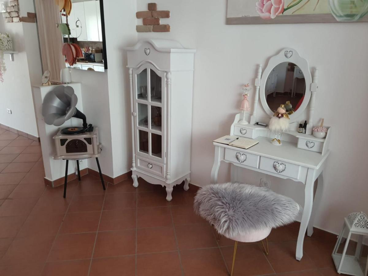 Shabby Chic Rooms Con Cucina E Giardino Privato Pomarico Exterior photo