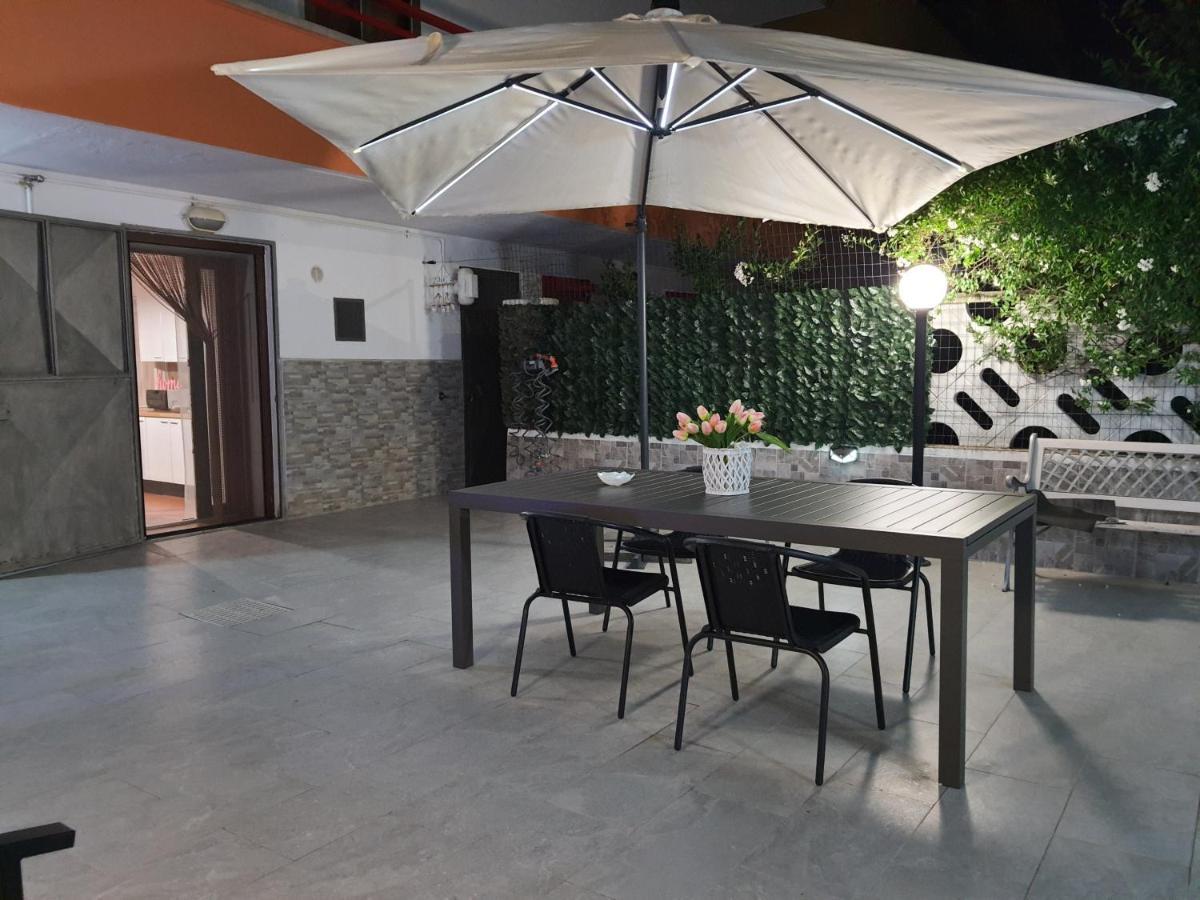 Shabby Chic Rooms Con Cucina E Giardino Privato Pomarico Exterior photo